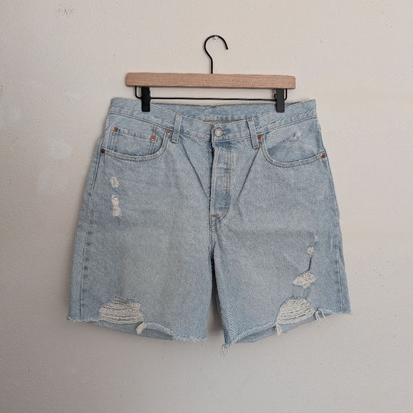Levi's 501 High Rise Button Fly Distressed Mid Length Denim Jean Shorts Size 32 - Picture 6 of 8